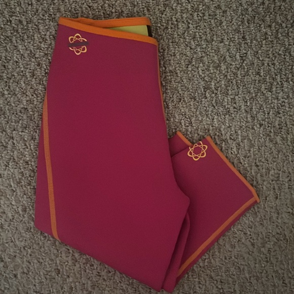 Zaggora Bright Pink and Orange Capri Leggings - Picture 4 of 4